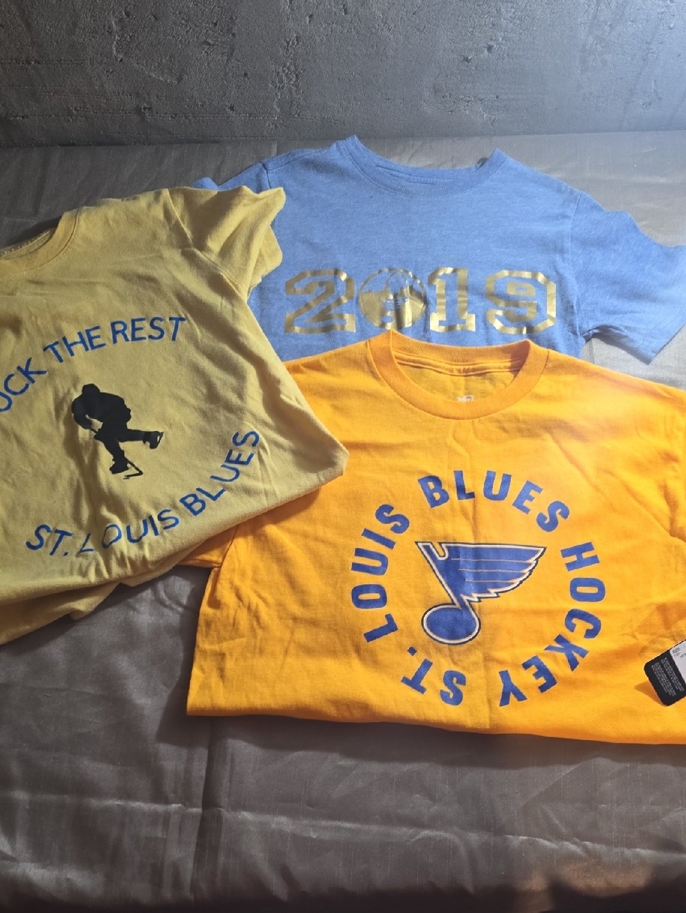 H&M Yellow St. Louis Blues Hockey Tee with Blue Logo